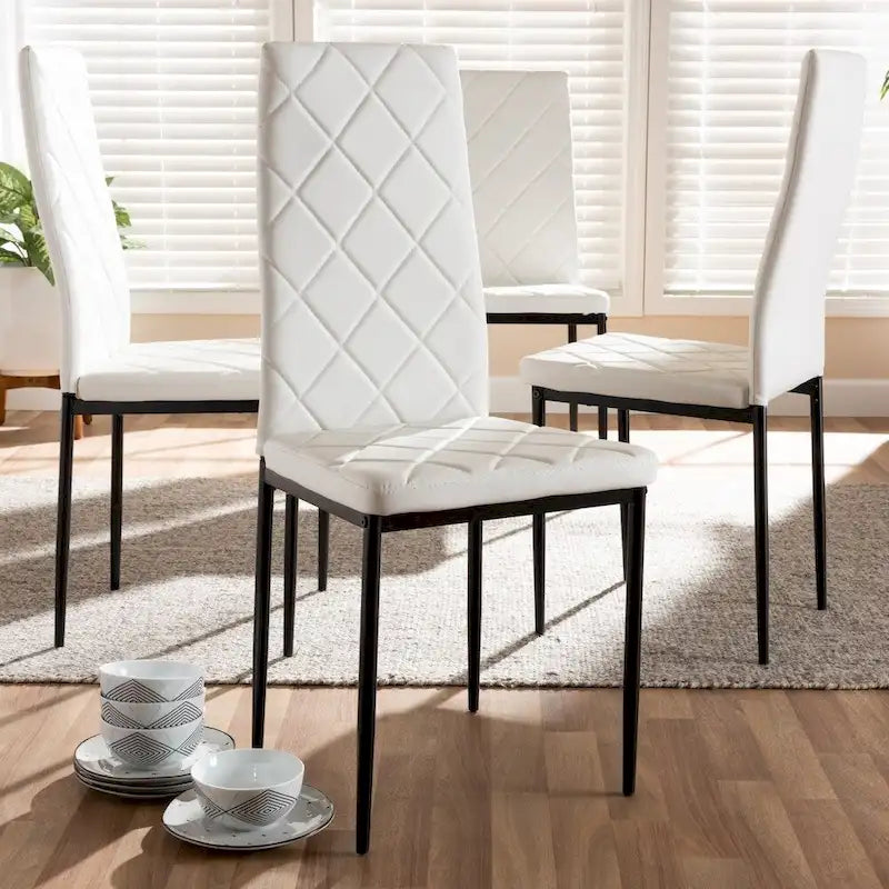 Chaise de salle à manger moderne capitonnée en similicuir, rembourrée de mousse, pieds en métal noir