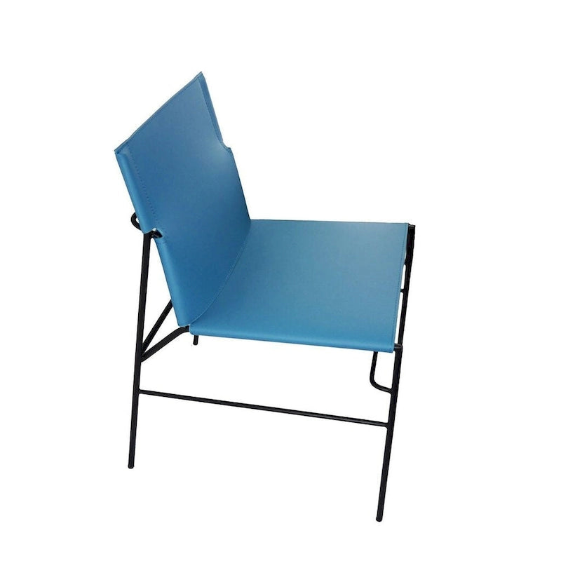 Chaise de salle à manger minimaliste en cuir recyclé, cadre laqué mat, sans accoudoirs, bleue